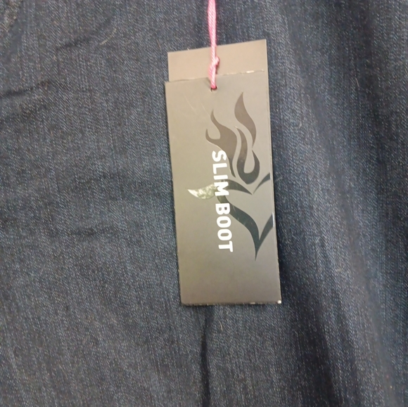 NEW Torrid Jeans Womens Slim Fix Collection SLIM BOOT Size 26R NWT - Picture 2 of 5